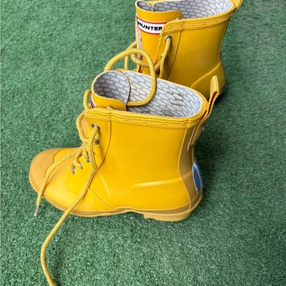 Hunter Vibrant Yellow Lace-Up Boots - Picture 5 of 9